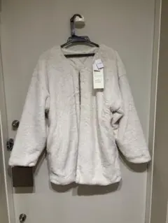 新品　タグ付き　秋春コート　秋春　軽量　とっても柔らかい　ふわふわ　白　コート