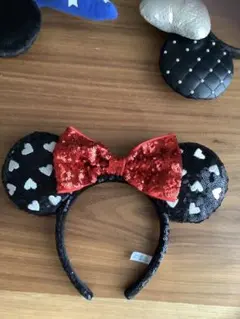 ミニーのカチューシャ　スパンコール　ハートの刺繍　TDR