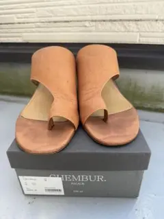 CHEMBUR ベージュ レザー サンダル