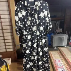 花柄シルク風ワンピース