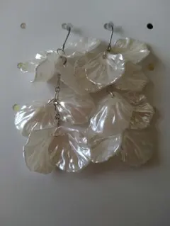 パールの花びらピアス