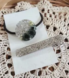 ヘアゴム　ヘアクリップ　2点セット　シルバー　キラキラ　レジン　ハンドメイド