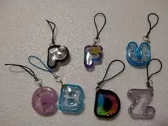 カラフルレジンアルファベットストラップ7個セット