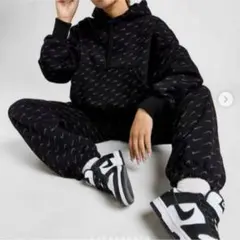 ナイキ　L レディース　上下　セットアップ　スウッシュ　総柄