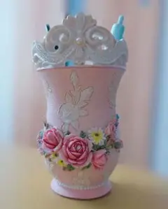 花柄装飾付きピンクペン立て
