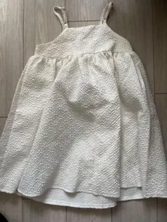 エンボスフラワー　ホワイト ワンピース　110センチ