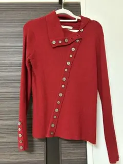 赤いリブ編みセーター 長袖 ボタン付き