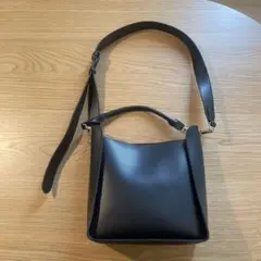 ブラック ショルダーバッグ