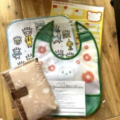 【新品未開封】　おむつ替えマット　お食事エプロン　などセットのサムネイル