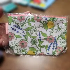 L'OCCITANE フラワー柄ポーチ ノベルティ