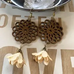アンティークフラワー調大ぶりピアス