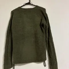オリーブグリーン 長袖ニットセーター
