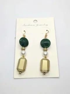 緑色と金色のロングピアス