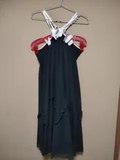 シフォン黒パーティードレス フリル付き