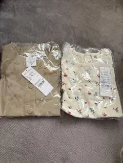 ベージュアウターと花柄Tシャツセット