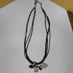 ビーズネックレス 黒 リーフ 花