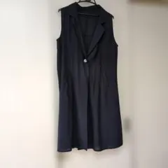 ブラック ベスト ノーカラー ボタン付き