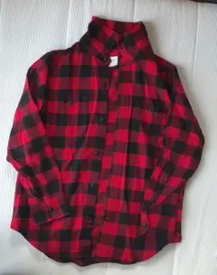 赤と黒のチェック長袖シャツ