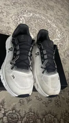 ON RUNNING Cloudtilt “Black/Ivory” スニーカー