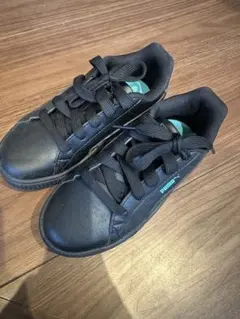 美品！PUMA ブラック スニーカー 18センチ