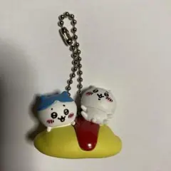 送料込/ちいかわ　たべものいっぱいマスコット　ガチャガチャ　オムライス　ハチワレ
