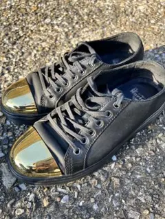 ブラック スニーカー