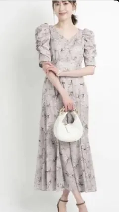 アプワイザーリッシェ　バックシェア　花柄ワンピース　ギャザースリーブ