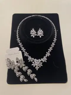 【美品】ブライダル★お花とリーフのロングイヤリング★ネックレス、ピアスセット