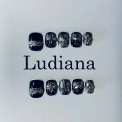 漆黒と銀彩のラグジュアリー・ネイルチップブラックビジュー新品即納