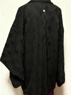 美品　和服　正絹(紋意匠) 幾何学模様　無地.純黒一つ紋羽織 (羽織紐)