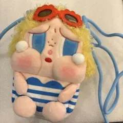 popmart crybaby vacation mode on ボディバッグ