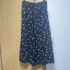 花柄ブラックガウチョパンツ Mサイズ　マジェスティックレゴン