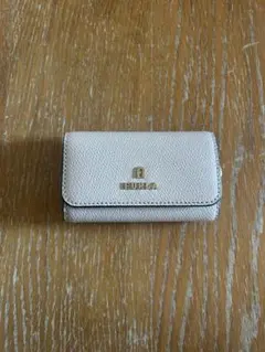 FURLA ベージュ レザー キーケース