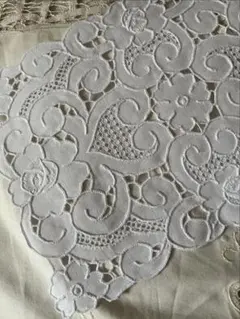お値下げ】ボタニカル刺繍テープクロス／テーブルセンター／ドイリー