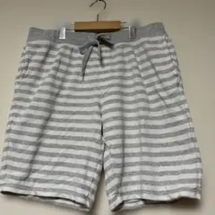 ユニクロ　 ストライプショートパンツ グレーと白