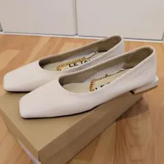 LE TALON チェーンフラットパンプス ホワイトのサムネイル