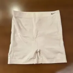 Nike ホワイト ハーフパンツ　テニス用アンダーパンツ