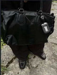 美品 PRADA プラダ タッセル ハンドバッグ トライアングルロゴ レザーのサムネイル