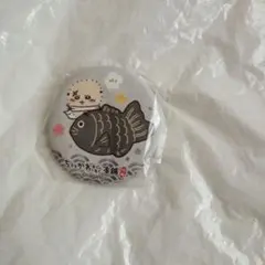 ちいかわもぐもぐ本舗 本川越店 1周年缶バッジ ラッコ