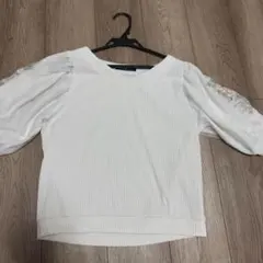 刺繍入りパフスリーブトップス ホワイト