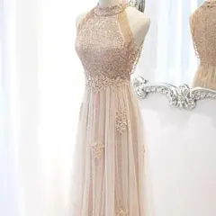 スパンコールとビジューの美しい イブニングドレス♩.•