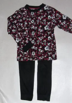 ミッキーマウスの長袖パジャマ上下セット　140～150ｃｍ　フリース