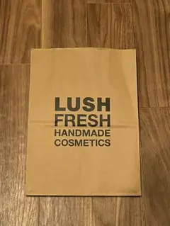 LUSH ショップ袋 もう一枚プレゼント 傷あり 手渡し割引可能