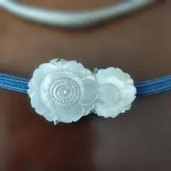 アンティーク白蝶貝製花飾りの帯留め