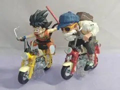開封品　ドラゴンボール 孫悟空 亀仙人 バイク フィギュア 2体セットのサムネイル