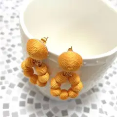 イエロー×小粒♡ボンボンピアス