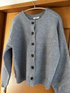 毛玉有　グレー ボタン付きカーディガン