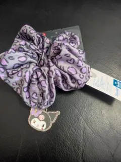 新品 ヒョウ柄 シュシュ チャーム付き クロミ ラインストーン クロミちゃん