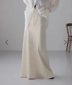 LOWRYSFARM ストレッチサテンスカート