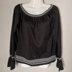[新品タグ付]ユナイテッドアローズ 刺繍入りブラック長袖ブラウスのサムネイル